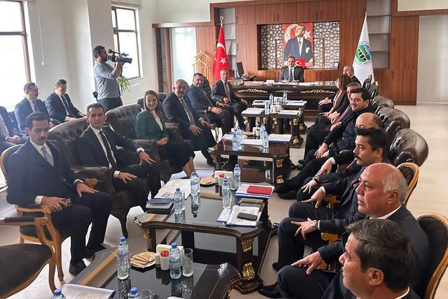 Gaziantep Milletvekili Derya Bakbak ve Sanayi ve Teknoloji Bakanı Mehmet Fatih Kacır, Nurdağı ilçesini ziyaret etti ve inşa sürecindeki gelişmeleri değerlendirdi.