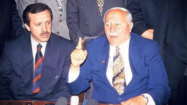 Necmettin Erbakan'ın Vefatının Yıldönümü: Milli Görüş Hareketinin Kurucusu Unutulmuyor