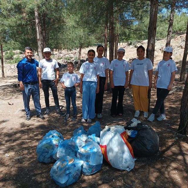 Kilis Aile ve Sosyal Hizmetler İl Müdürlüğü, Çocuklarla Birlikte Doğa İçin Ağaç Dikti ve Çevre Temizliği Yaptı
