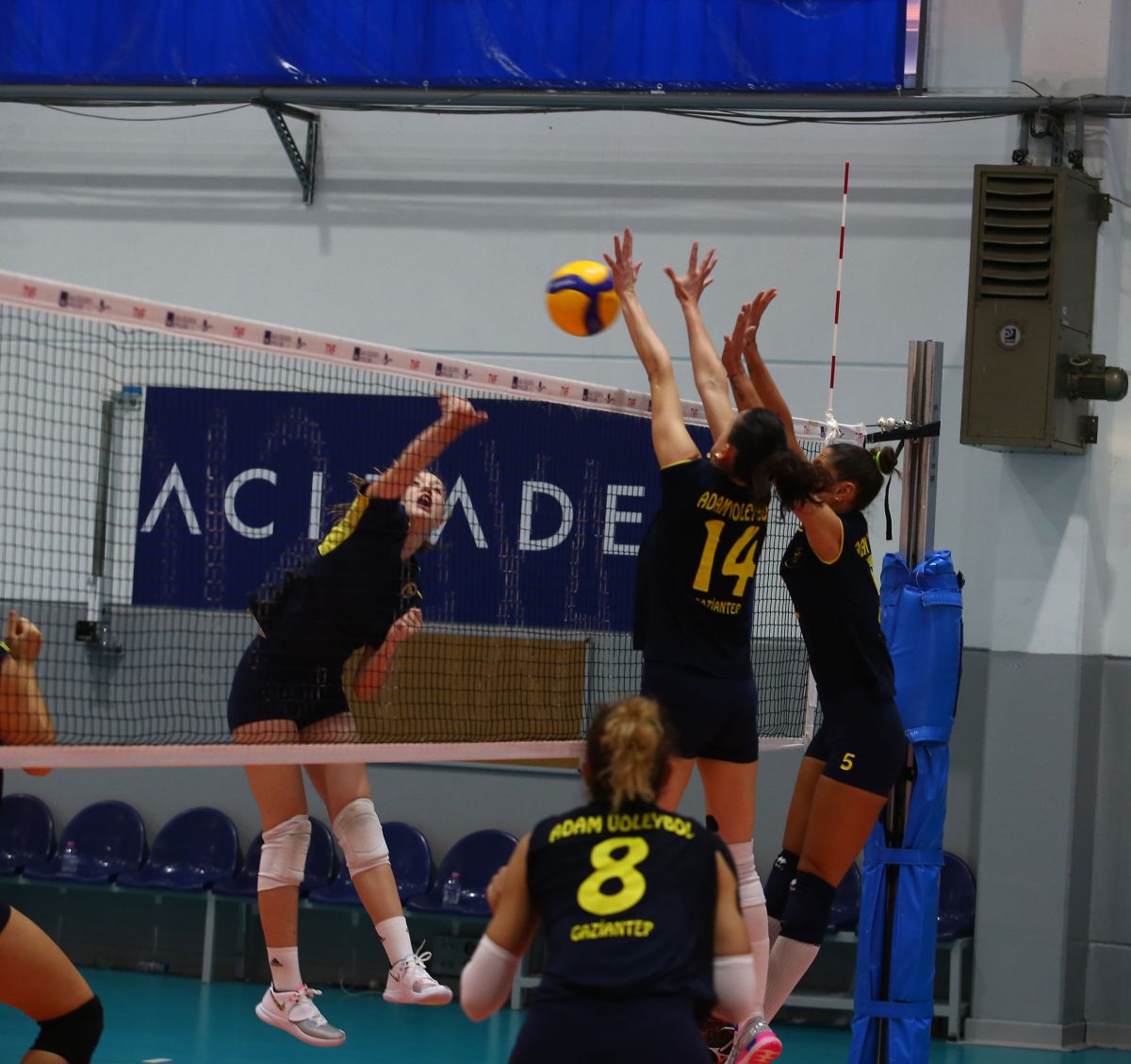 Gaziantep Kadın Voleybol Takımı Maçlara Hazırlanıyor