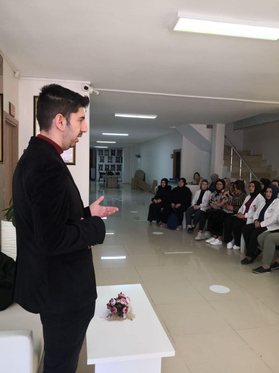 Kilis'te Pulmoner Rehabilitasyon Haftası'nda sağlık profesyonellerine yönelik eğitim kursları başarıyla tamamlandı.