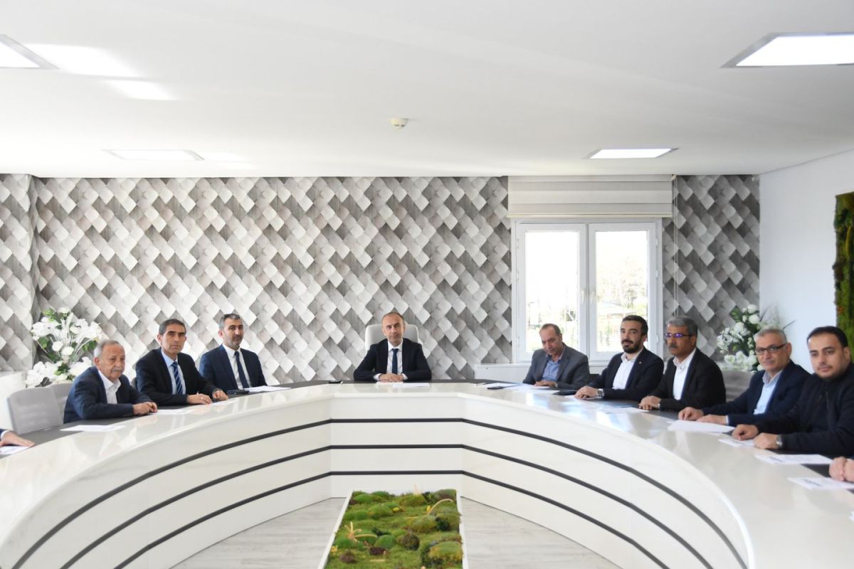 Adıyaman Üniversitesi 2023 Genel Kurul Toplantısı Ticaret Kuruluşu Lideri Mehmet Torunoğlu'nu Ağırladı