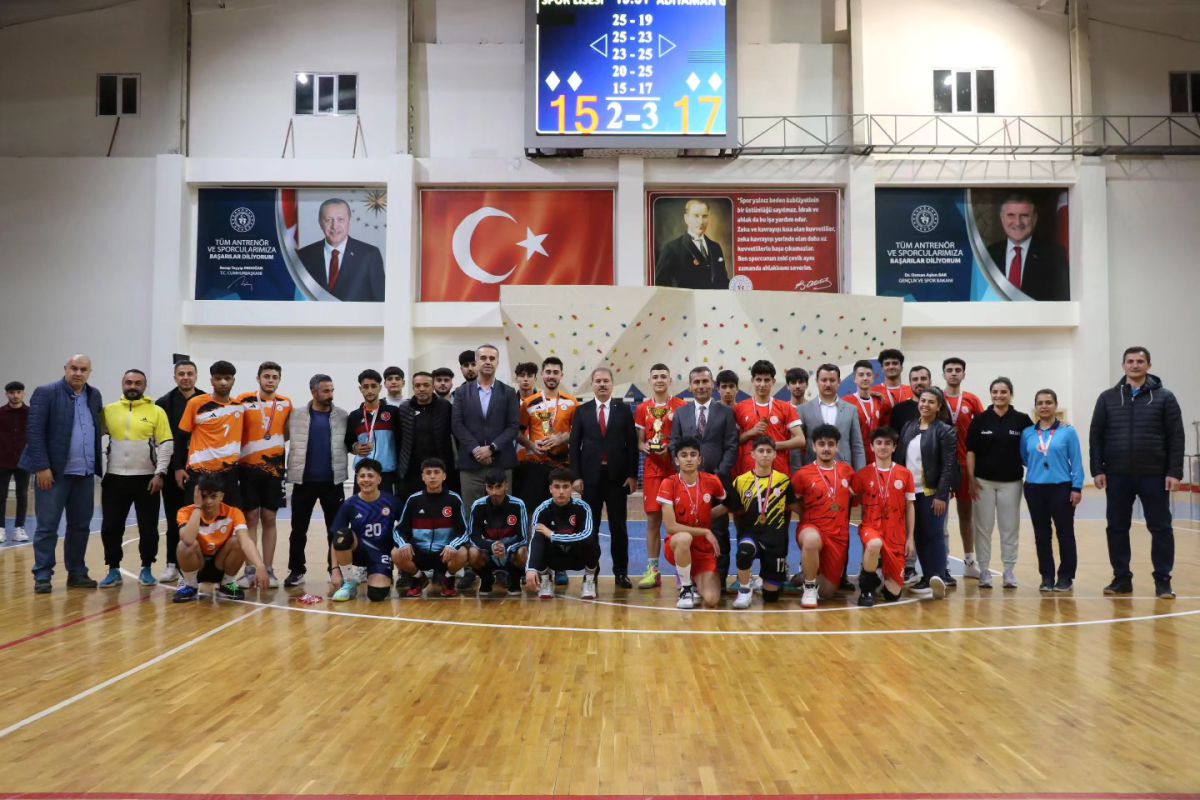 Adıyaman'da Gençlerin Sporla İç İçe Bir Gelecek İçin Voleybol Turnuvası Heyecanı