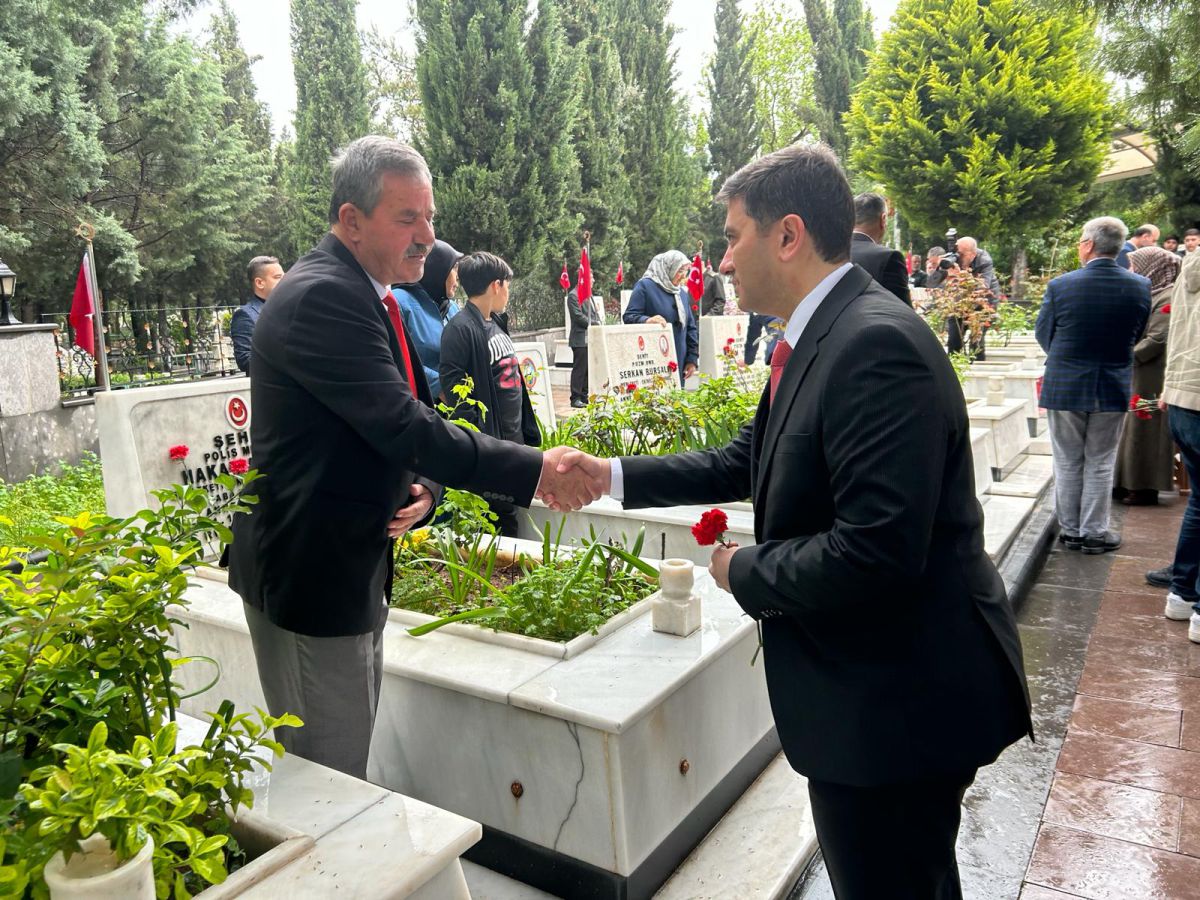 Salih Çiğdem, Ramazan Bayramı’nda Şehitlikleri Ziyaret Etti