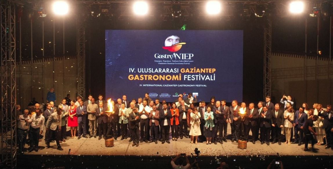 Gastronomi Festivali'nin meşalesi yakıldı