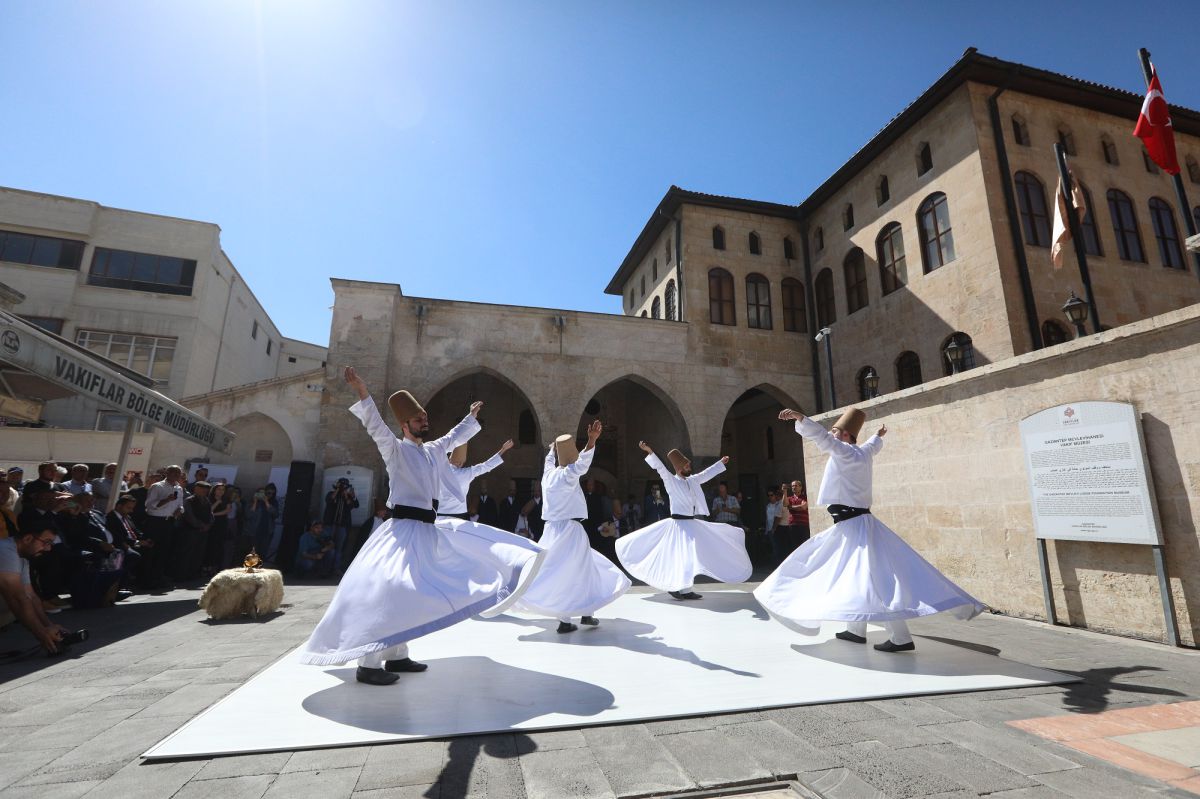 GAZİKÜLTÜR HZ. MEVLANA’YI ETKİNLİKLERLE ANIYOR