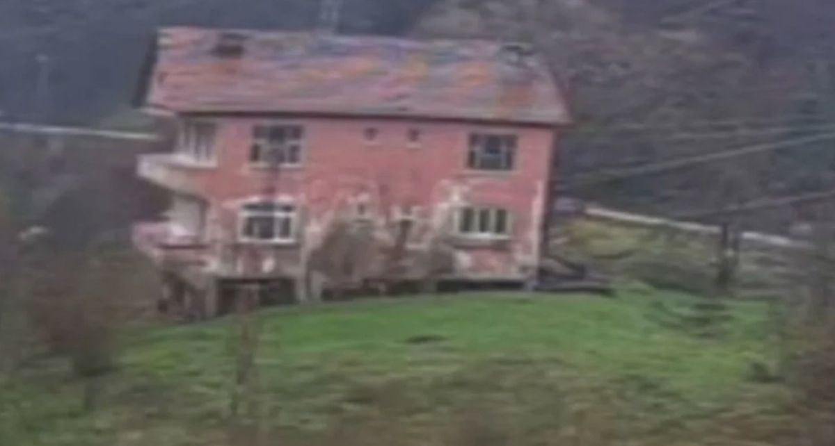 Kastamonu'da Heyelan Nedeniyle Boşaltılan Ev Çöktü