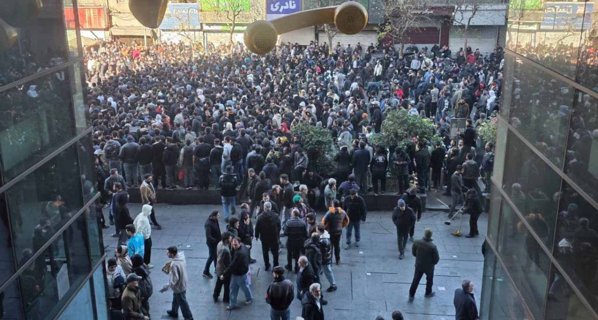 İran’da Kur Krizi Protestolara Dönüştü: Esnaf Kepenk Kapattı