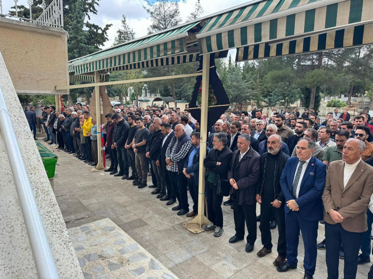 Kilis Belediyesi'nden Hal Müdürü Kasım Öten'i son yolculuğuna uğurladı.