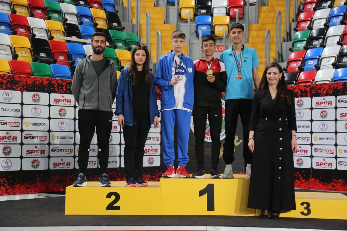 Adıyaman'ın genç atletleri, Turkcell U18 Türkiye Atletizm Salon Şampiyonası'nda öne çıktı