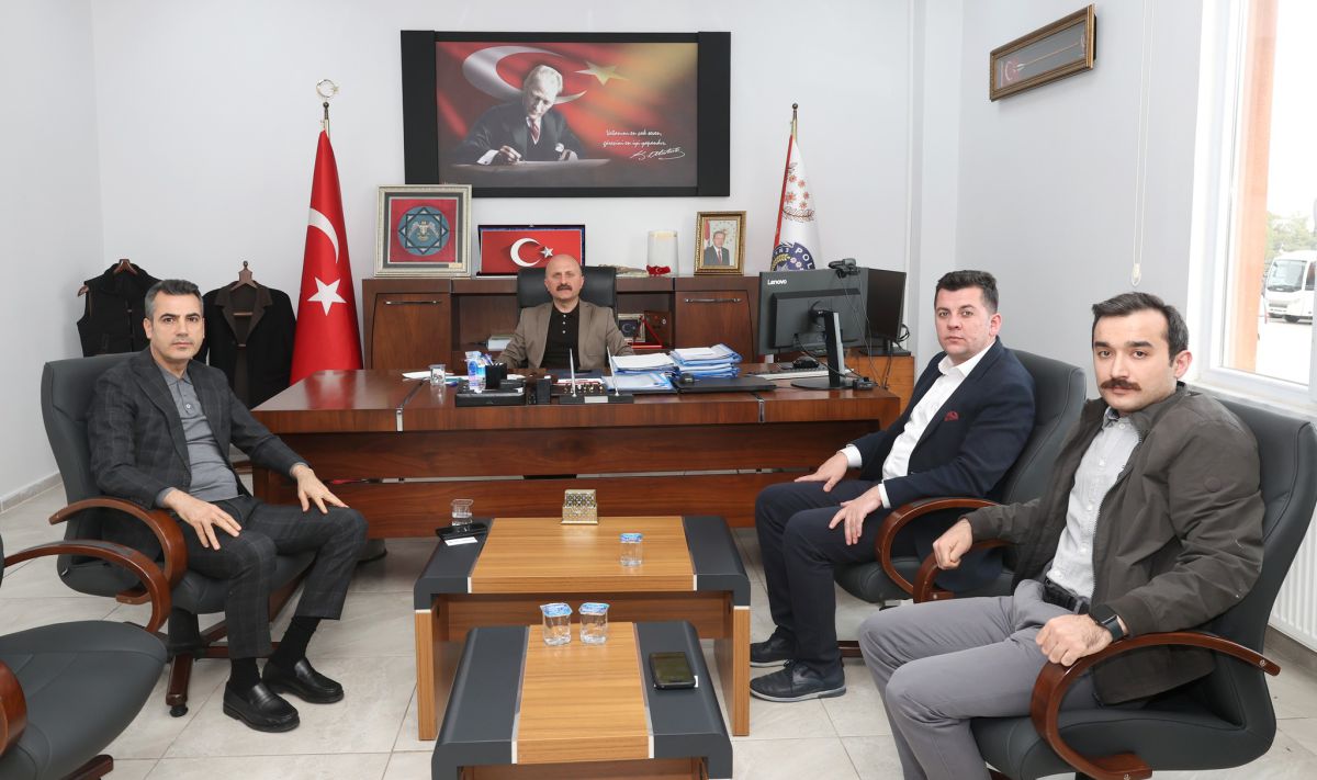 Adıyaman Valisi Dr. Osman Varol, Emniyet Müdürlüğü'nü ziyaret etti ve güvenlik çalışmalarını değerlendirdi.