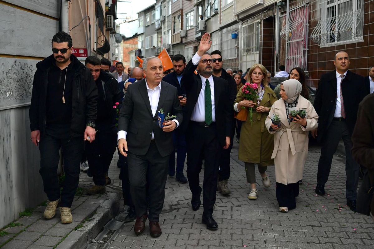 Mahir Ünal, Fatih İlçesi'nde Selamlama Yürüyüşüne Katıldı