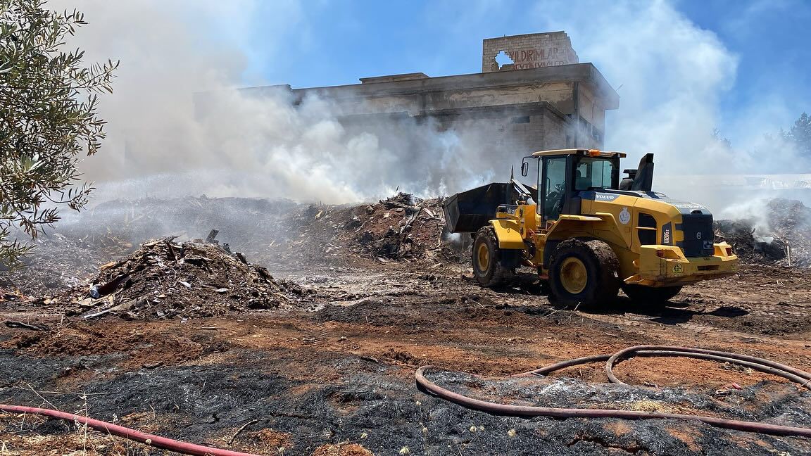 Oğuzeli Fen İşleri Müdürlüğü yangına müdahale etti