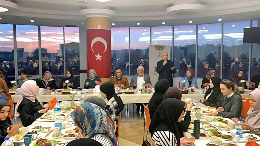 Gaziantep Valisi Kemal Çeber, Üniversite Öğrencileriyle İftar Etkinliğinde Buluştu