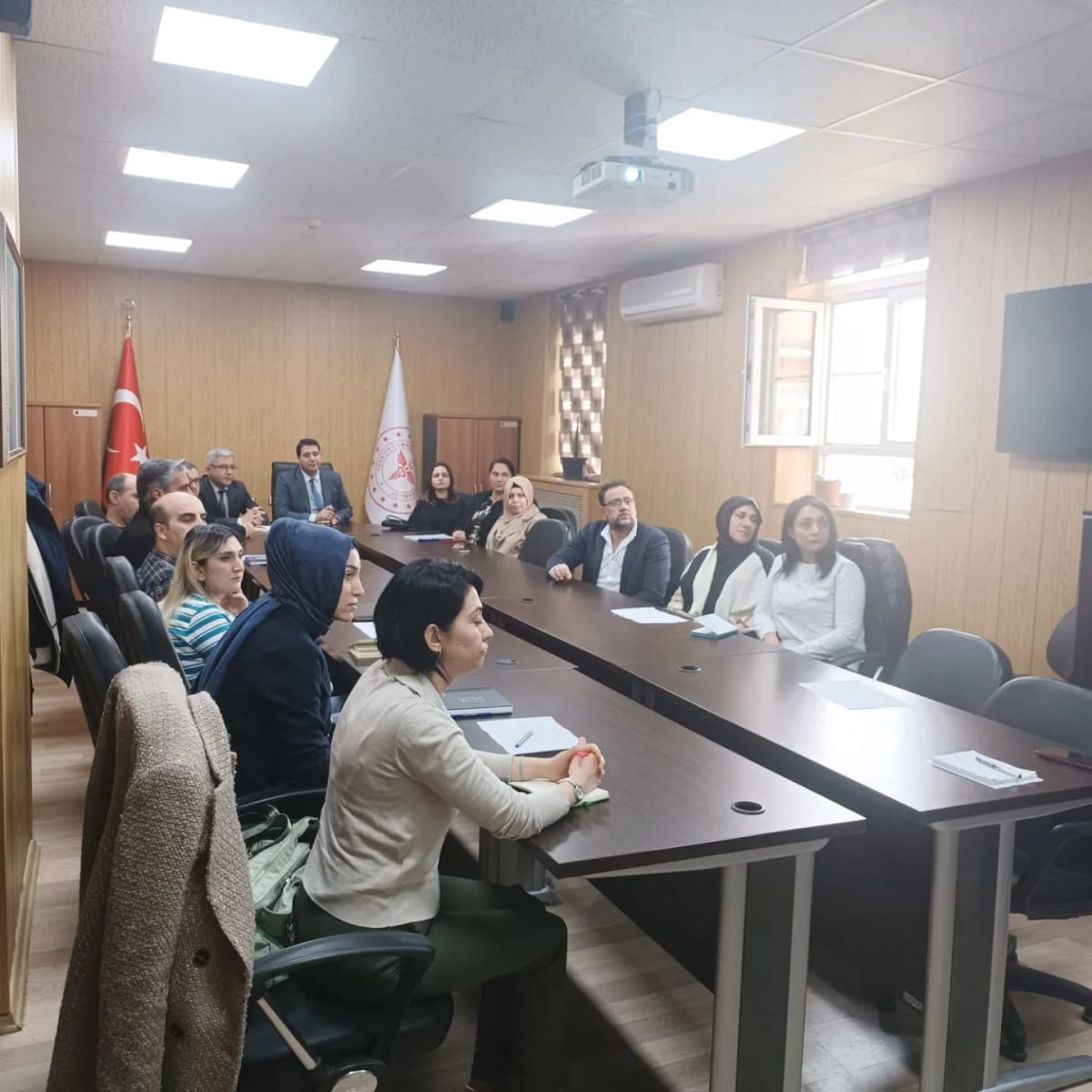 Kilis İl Sağlık Müdürlüğü, sağlık hizmetlerinin kalitesini artırmak amacıyla önemli bir toplantı düzenledi.