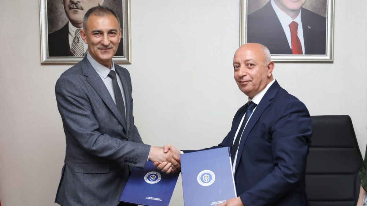 Üniversite, İlçe Milli Eğitim Müdürlüğü ve Ortaokul Arasında Dijital Becerileri Geliştirme Projesi İçin İşbirliği Protokolü İmzalandı