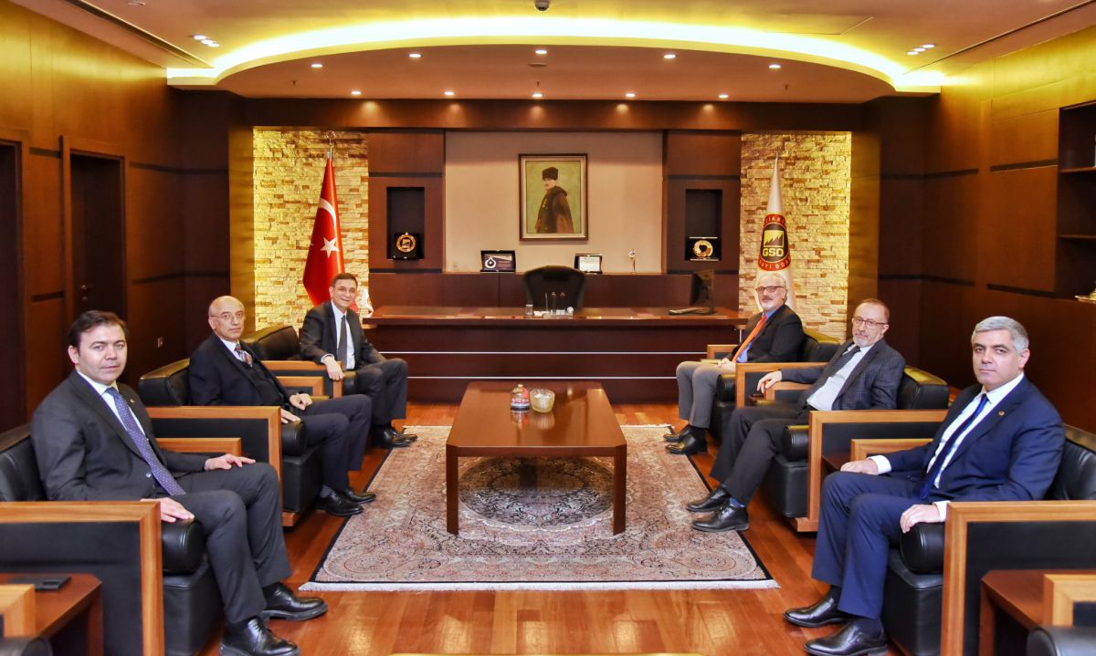 TOBB Akademik Danışmanı ve GAÜN Mühendislik Fakültesi Dekanı Gaziantep Sanayi Odası'nda toplandı.