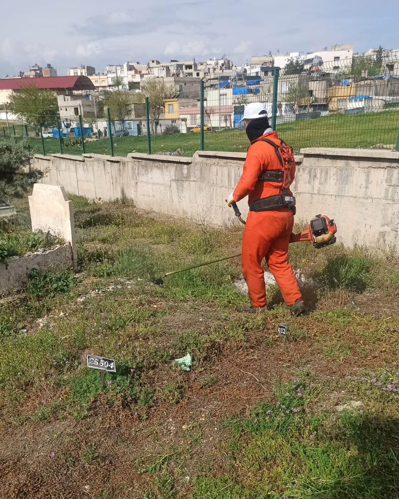 Kilis Belediyesi, Kabir Ziyaretlerinde Temizlik Çalışmaları Başlattı