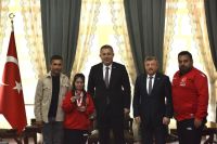 Kilis Valisi Tahir Şahin, Judo branşında olimpiyat ikincisi Sporcu Sibel Yıldırım'ı kabul etti