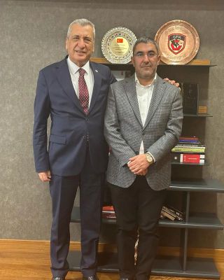 Gaziantep Milletvekili Hasan Öztürkmen, avukat yeğeni İbrahim Öztürkmen'in ofis ziyaretinden memnuniyetini dile getirdi.