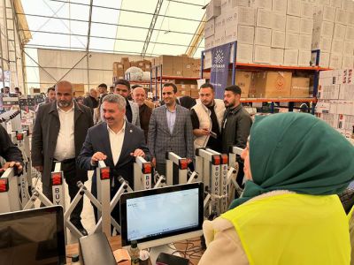 Adıyaman Milletvekili Mustafa Alkayış, Adliye Sosyal Market'i ziyaret etti ve ihtiyaç sahiplerine yardımda bulundu.