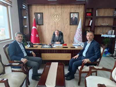 AK Parti Milletvekili İshak Şan, Adıyaman Milli Eğitim Müdürlüğünü ziyaret ettiği toplantıda eğitim kalitesinin artırılması ve projeler hakkında görüş alışverişinde bulunuldu.