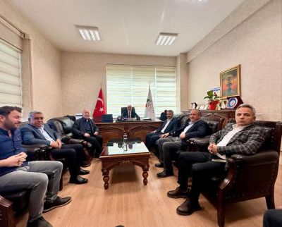 Adıyaman'da AK Parti Milletvekili Mustafa Alkayış, Adıyaman Baro Başkanı Bilal Doğan ile bir araya gelerek Avukatlar Günü'nü kutladı.