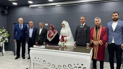 Adıyaman Milletvekili Mustafa Alkayış, Murat ve Zeliha çiftinin mutlu günlerine şahitlik etti.