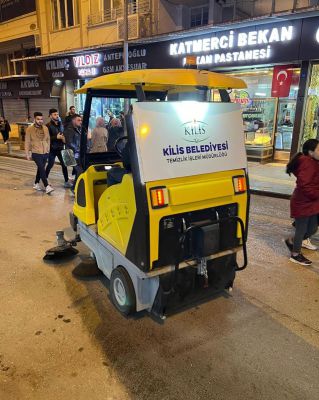 Kilis Belediyesi, Ramazan ayı için Cumhuriyet Caddesi'ni trafiğe kapatarak vatandaşlara huzurlu bir ortam sağlıyor. #KilisBelediyesi #Ramazan #TrafikKapatma #Huzur