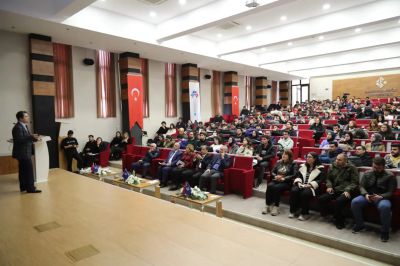 Hasan Kalyoncu Üniversitesi'nde Gerçekleştirilen Seminerde Teknoloji ve Rekabet Üstünlüğü Tartışıldı