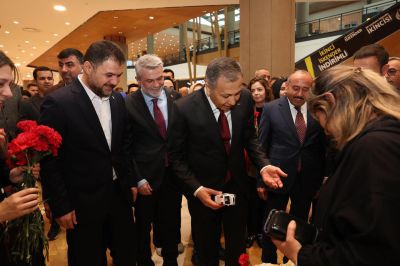 İçişleri Bakanı Ali Yerlikaya, Esnaf ve Vatandaşlarla Gerçekleştirdiği Ziyarette Bölgesel Ekonomi ve Diyalogu Güçlendirdi