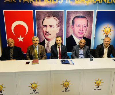 AK Parti Kilis İl Başkanı Serhan Diyarbakırlı liderliğinde yapılan toplantıda, yerel politikaları güçlendirmek için adımlar atıldı.