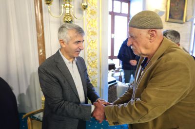 Vali Ünlüer ve İl Protokolü, Abdulhamit Han Camii'nde Bayram Namazı Kıldı ve Bayramlaştı!