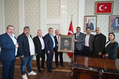 Belediye Başkanı Mehmet Karaca, İstanbul'daki derneğin üyeleriyle buluştu