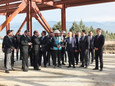 Kahramanmaraş'ta Devlet ve parti yetkilileri Necip Fazıl Şehir Hastanesi ek binasının inşaatını inceledi.