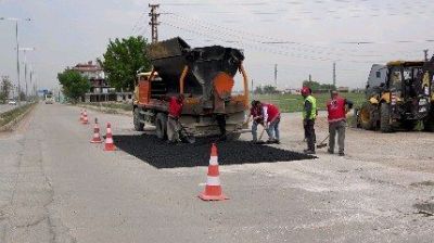 Elbistan'da Yolların Onarım Çalışmaları Devam Ediyor