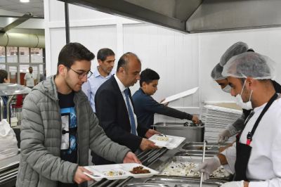 Adıyaman Üniversitesi Rektörü, Öğrencilerle İftar Yemeğinde Buluştu