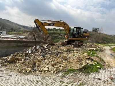 Nizip'te Enkaz Temizliği Çalışmaları Devam Ediyor