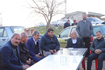 Oğuzeli Belediye Başkanı, ilçe liderleri ve halk bir araya gelerek Nadir Ayaz için taziye töreni düzenledi.