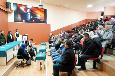 Kilis 7 Aralık Üniversitesi'nde düzenlenen etkinlikte Çanakkale Zaferi anıldı.