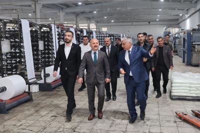 Adıyaman Valisi Dr. Osman Varol, Yapraksan Çuval Fabrikası'na destek verdi.